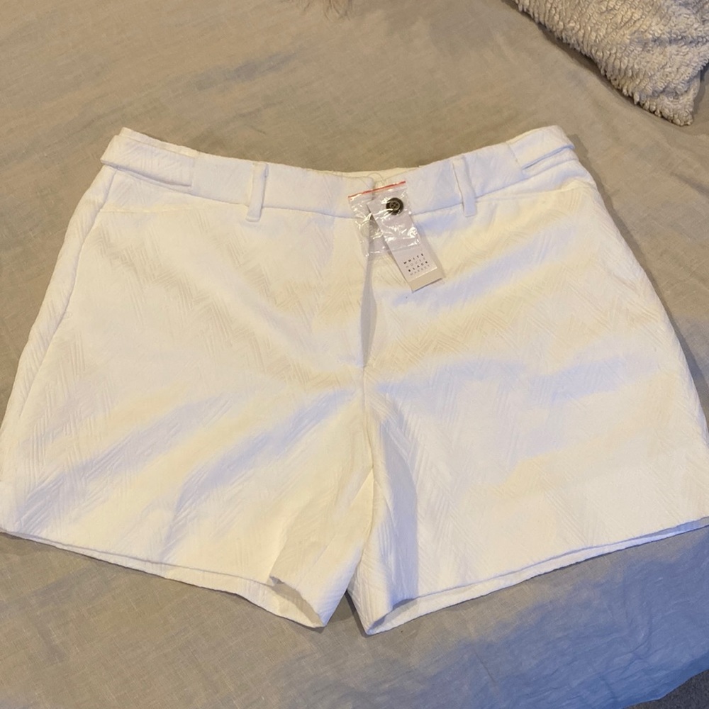 WHBM The 5” Short White chevron shorts NWT